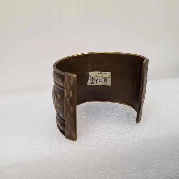 Vtg Etched Gold Tone Floral Bangle Bracelet Wide floral - Picture 2 of 3